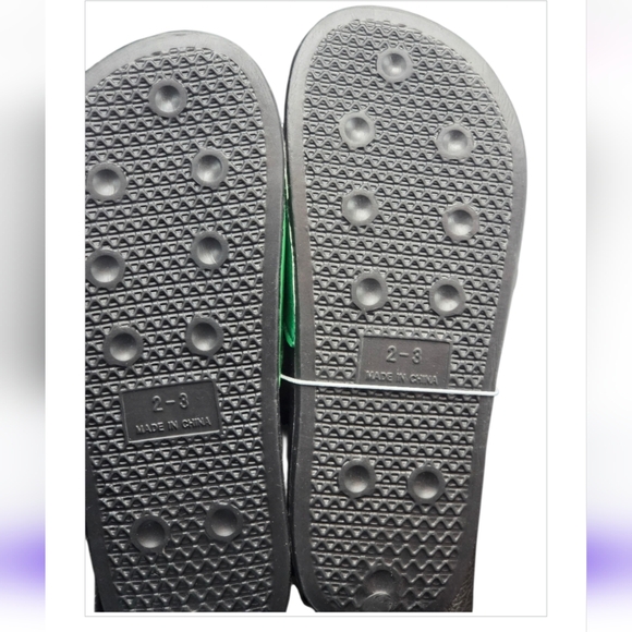 Minecraft Kids Green Slide Sandals - Picture 2 of 3